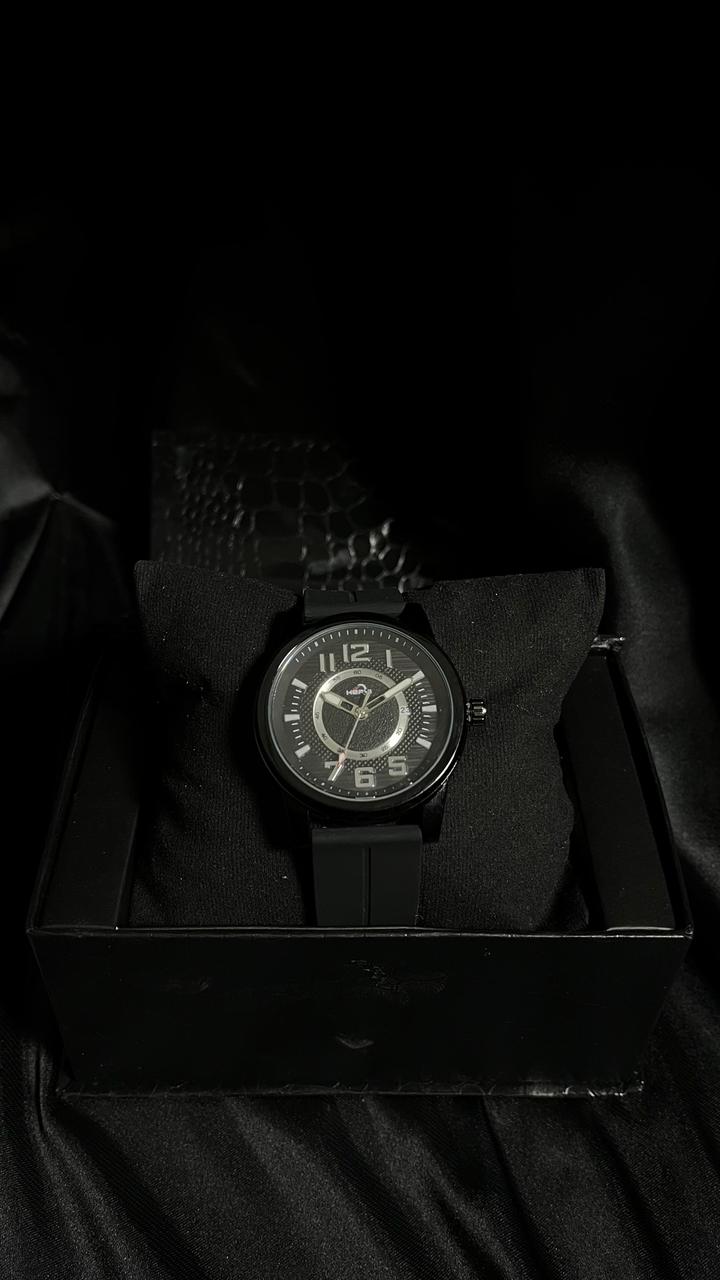 HERYI Boy's Watch in Black With Date